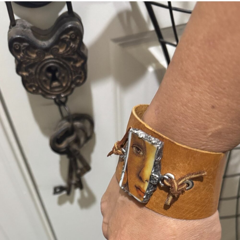 La Ghirlandata Rosetti Art Face Tile & Silver Blend Bezel Leather Cuff Bracelet - Picture 11 of 17